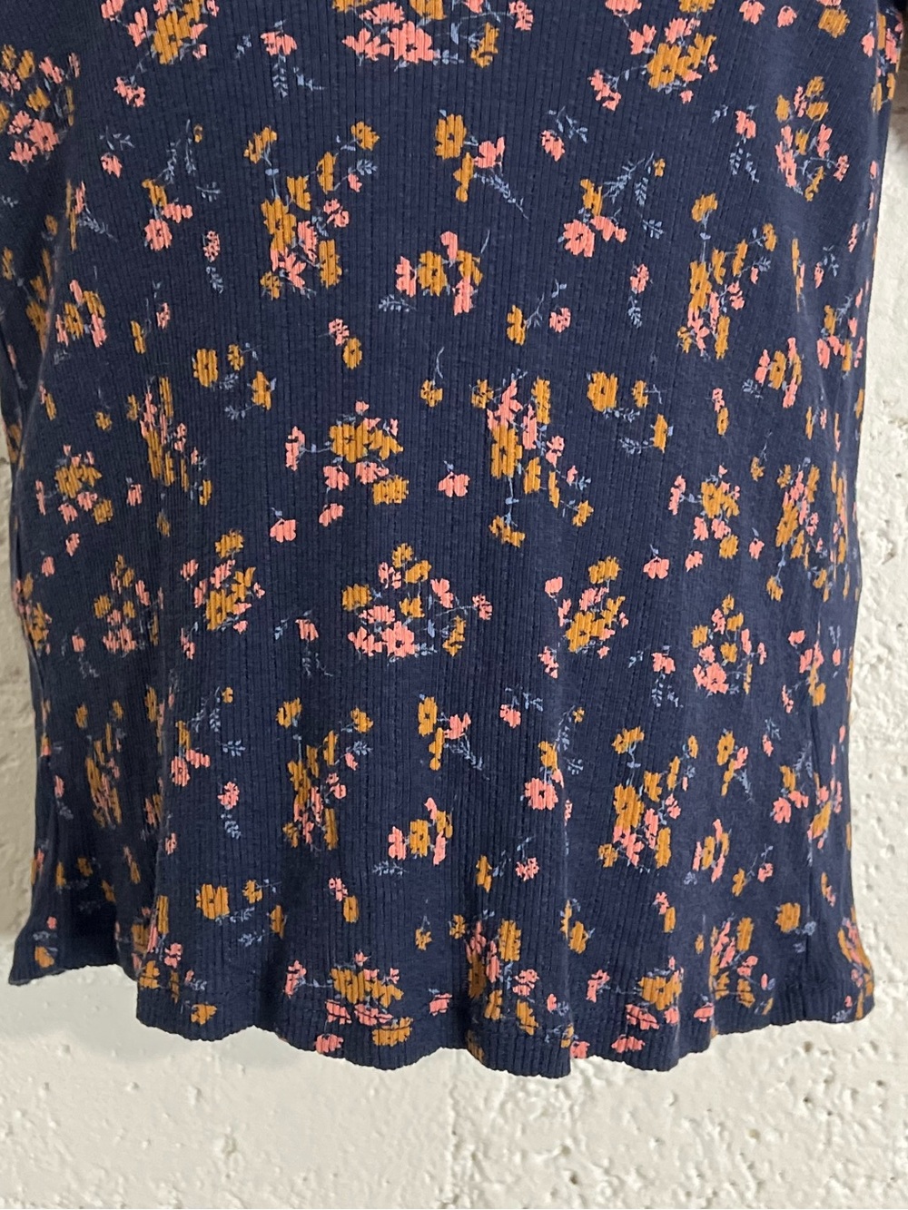 Lucky Brand Womens Top M Blue Floral Ribbed Stretch Short Sleeve Snap Neck AM19 - Picture 4 of 6